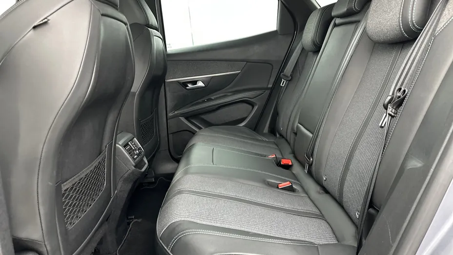 PEUGEOT 3008 -