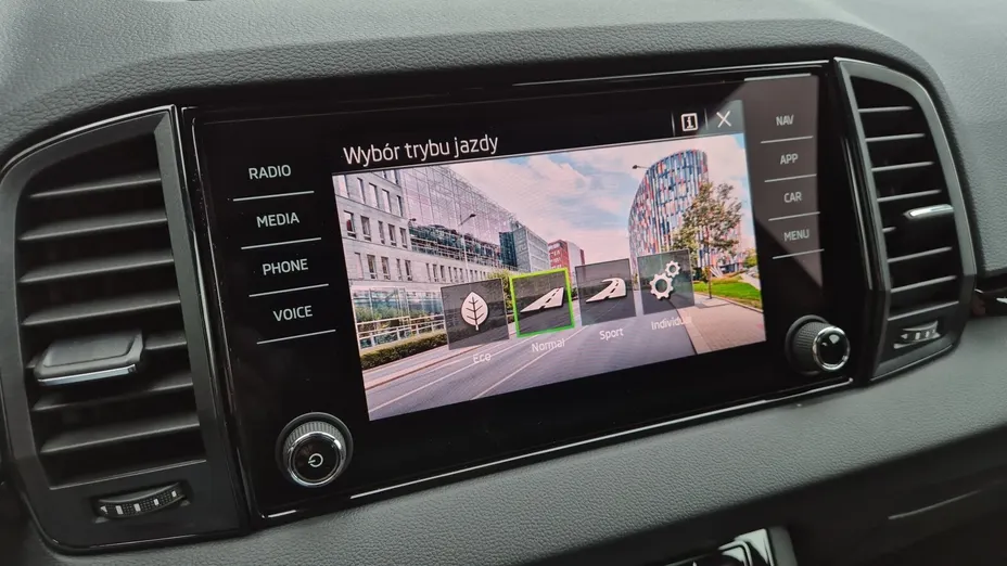 SKODA Karoq Karoq 1.5 TSI ACT Sportline DSG Nowy