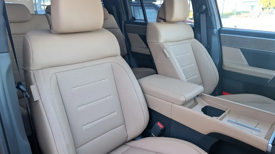 HYUNDAI Santa Fe Santa Fe 1.6 T-GDI HEV Calligraphy 4WD aut 6os. Nowy