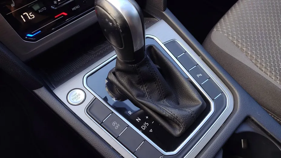 VOLKSWAGEN Passat -