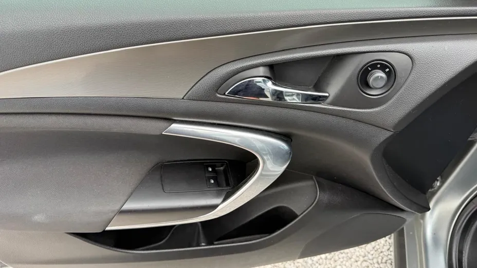 OPEL Insignia -