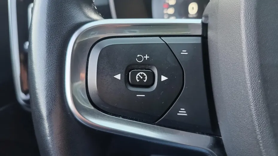 VOLVO XC40 XC40 T3 Momentum