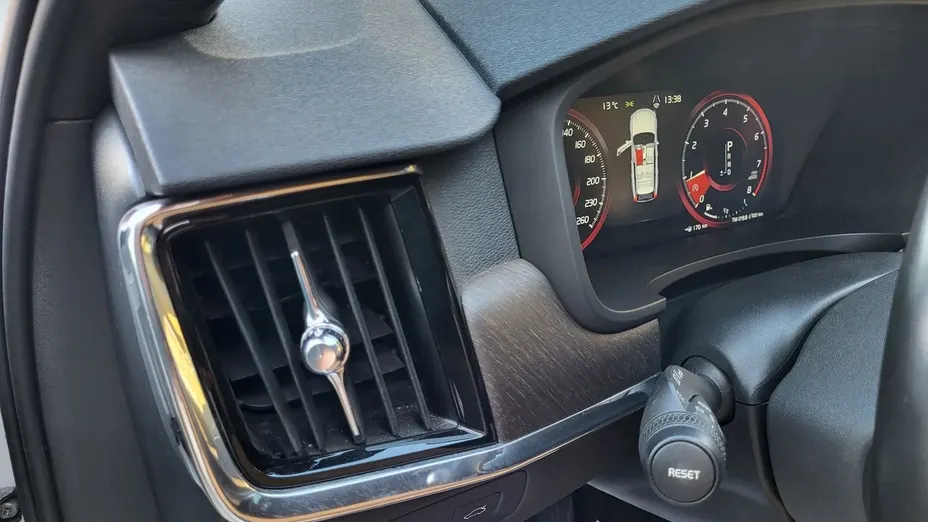 VOLVO V90 -