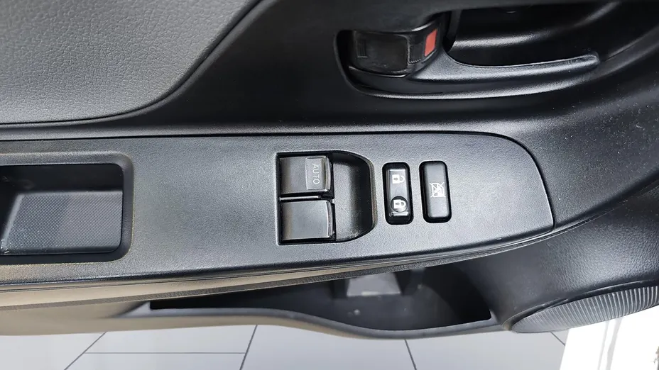 TOYOTA Yaris Yaris 1.5 Active