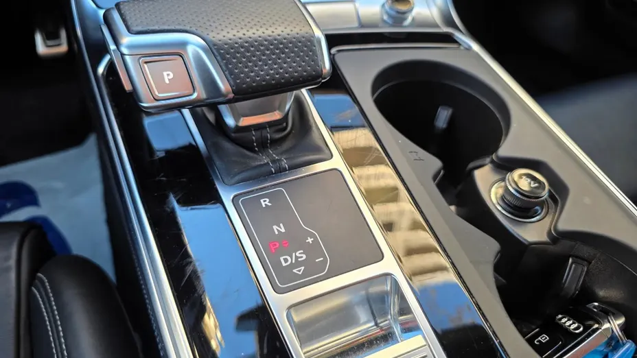 AUDI RS6 -