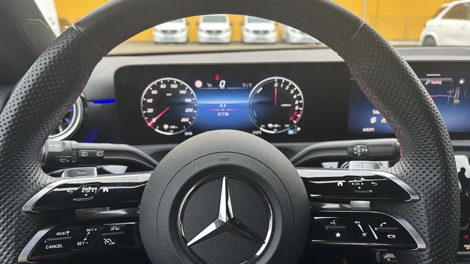 MERCEDES-BENZ A Klasa A 250 e PHEV AMG Line 8G-DCT