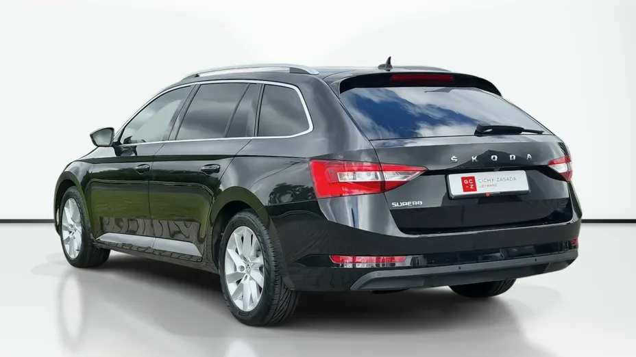SKODA Superb -