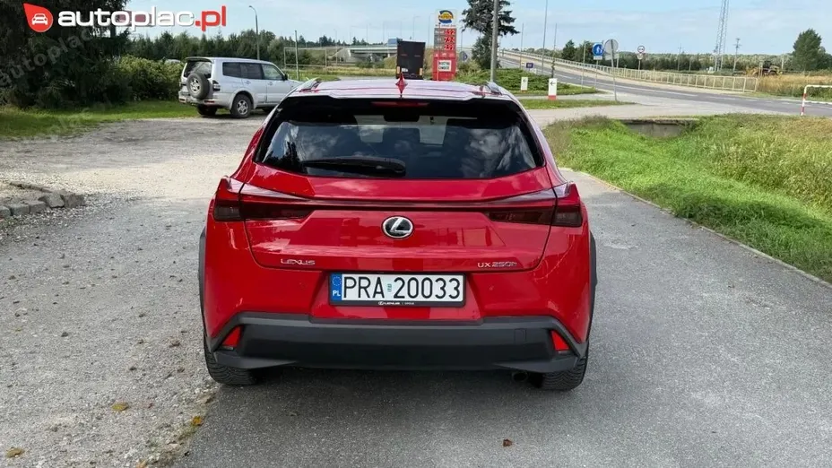 LEXUS UX -