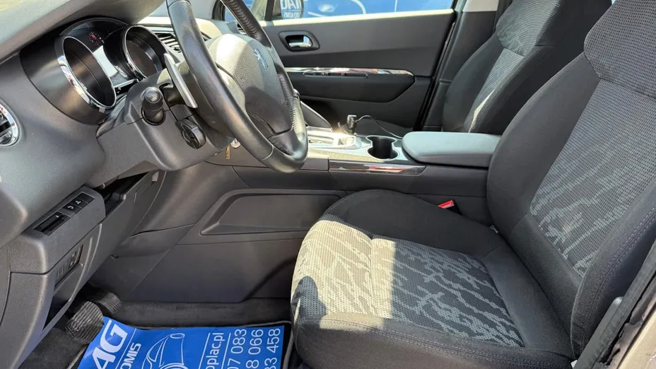 PEUGEOT 3008 -