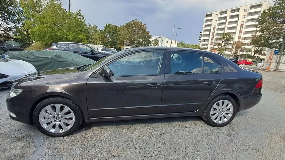 SKODA Superb -