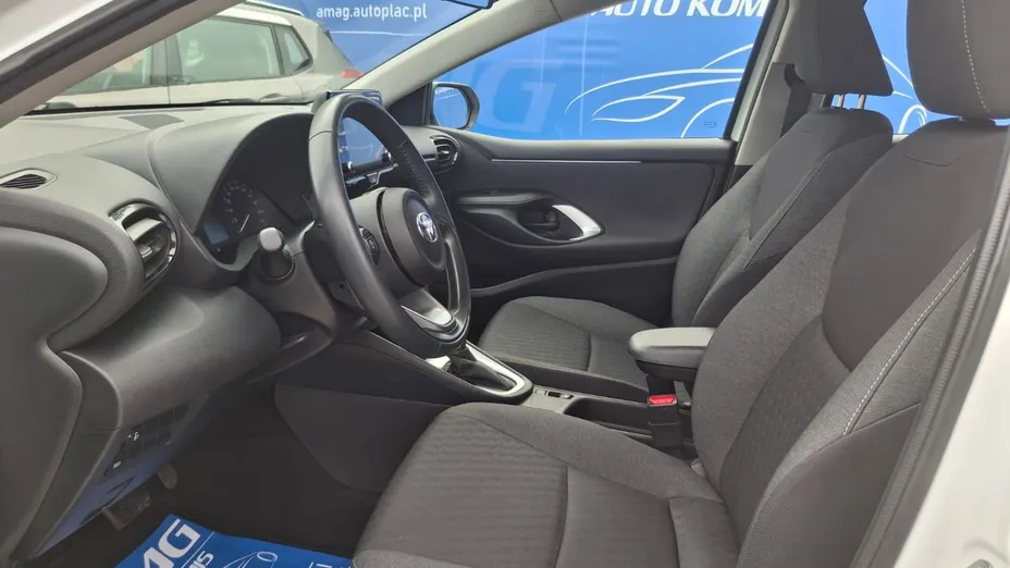 TOYOTA Yaris -