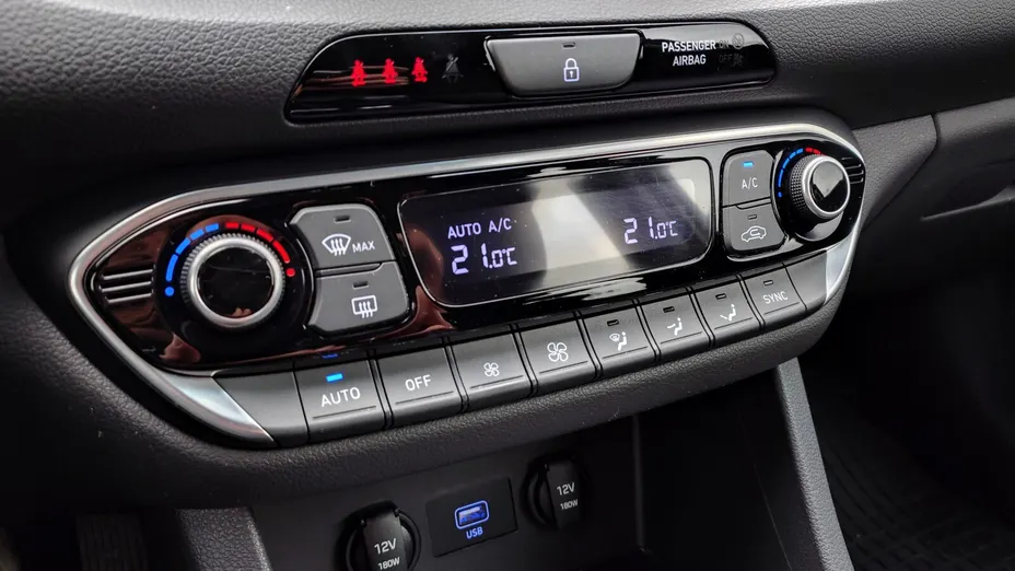 HYUNDAI i30 i30 1.5 DPI Smart