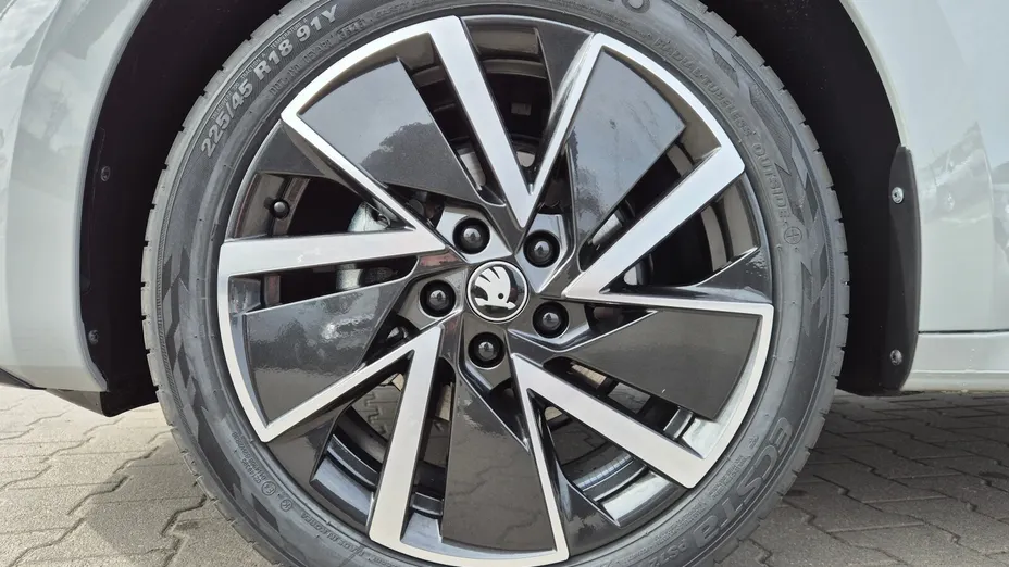 SKODA Octavia Octavia 2.0 TDI Sportline DSG Nowy