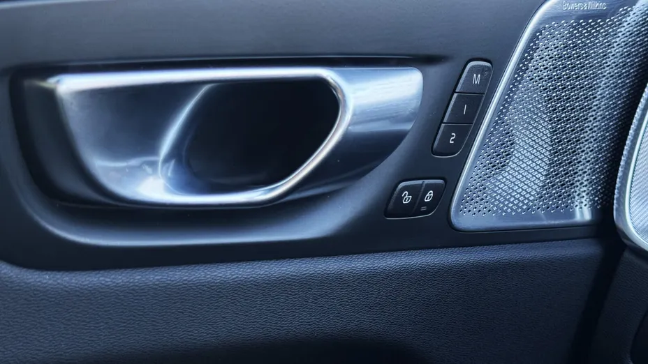 VOLVO XC60 XC60 T8 Plug-In Hybrid AWD Polestar Engineered aut