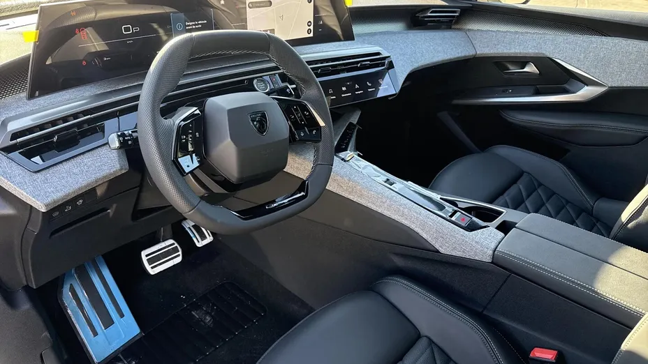 PEUGEOT 5008 5008 1.2 PureTech mHEV GT Exclusive S&S e-DCS6 Nowy