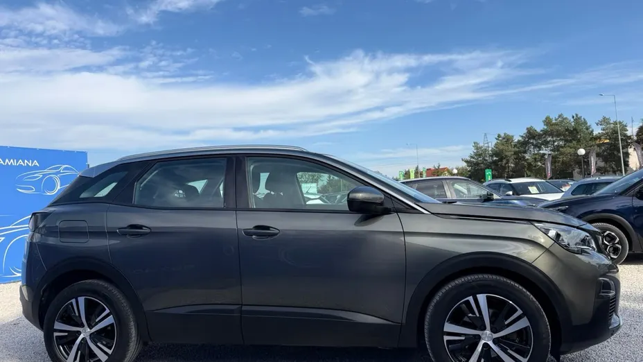PEUGEOT 3008 -