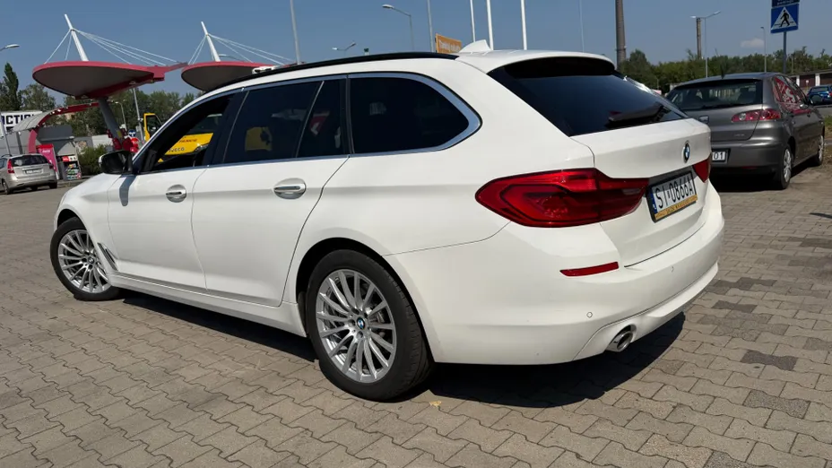 BMW Seria 5 520d Luxury Line aut