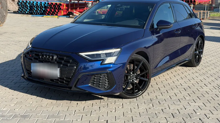 AUDI S3 -