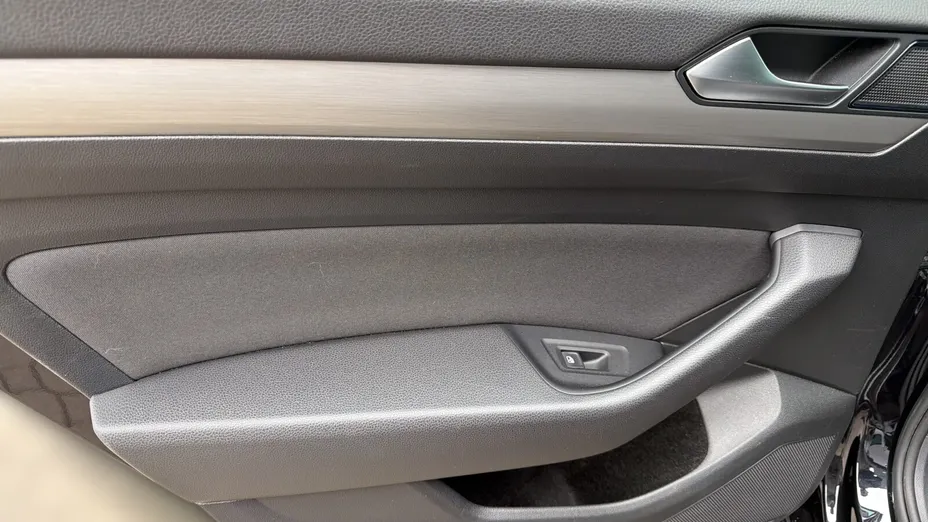 VOLKSWAGEN Passat -