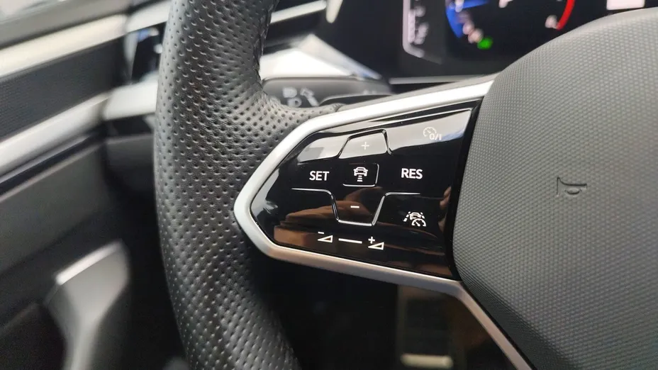 VOLKSWAGEN Arteon Arteon 2.0 TSI R-Line DSG