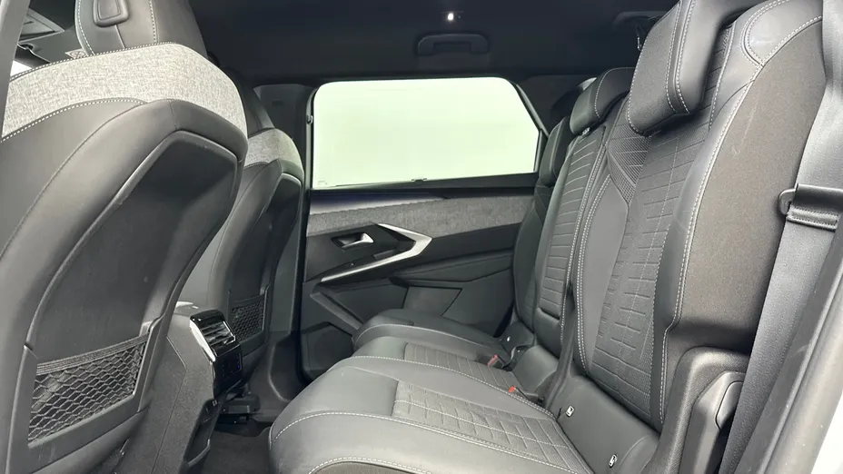 PEUGEOT 5008 -