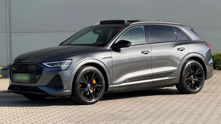 AUDI e-tron -