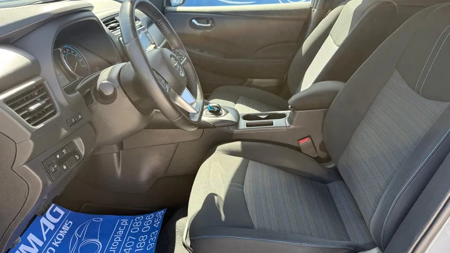 NISSAN Leaf -