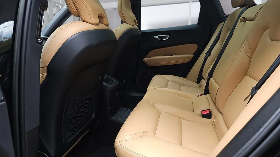 VOLVO XC60 XC60 T8 Plug-In Hybrid AWD Ultimate Bright aut