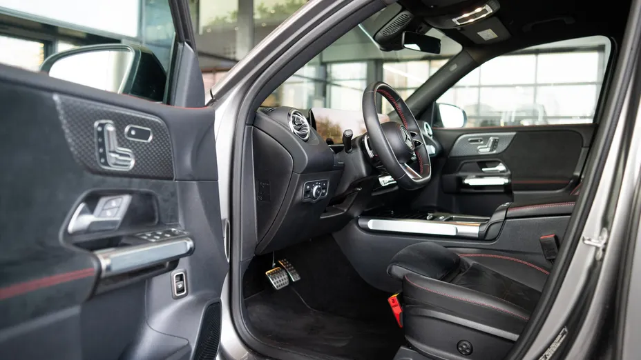 MERCEDES-BENZ GLB GLB 220 d 4-Matic AMG Line 8G-DCT