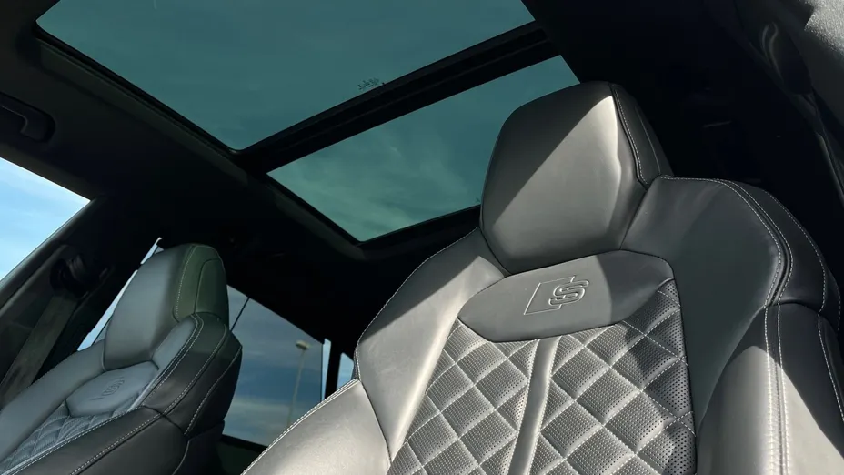 AUDI SQ8 -