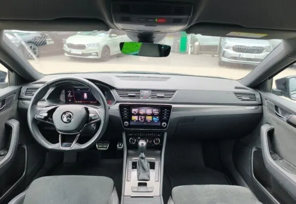 SKODA Superb -