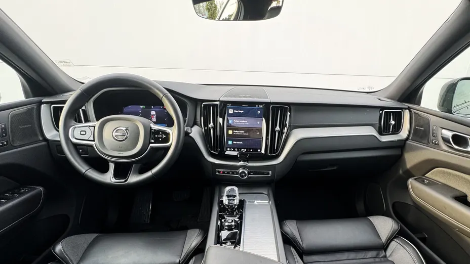 VOLVO XC60 XC60 T6 Plug-In Hybrid AWD Ultra Dark aut