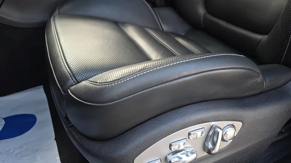 PORSCHE Macan -