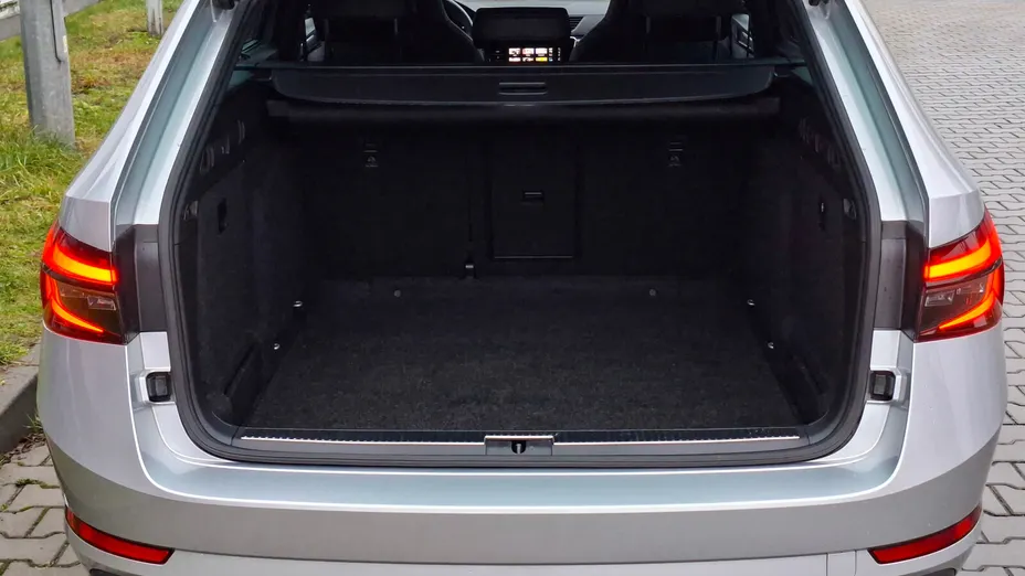 SKODA Superb Superb 2.0 TDI SCR Sportline DSG