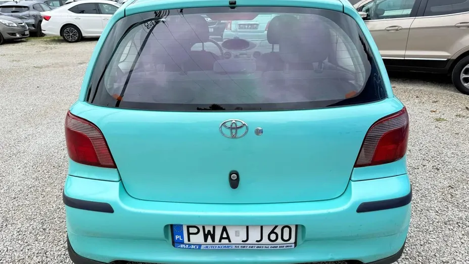 TOYOTA Yaris -
