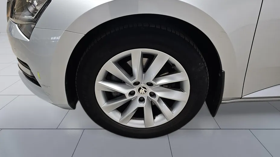SKODA Superb Superb 2.0 TDI SCR Ambition