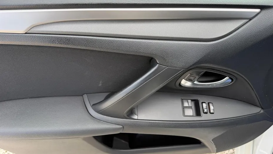 TOYOTA Avensis -
