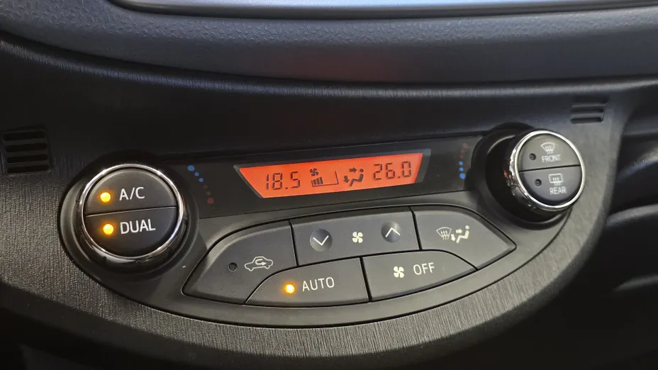 TOYOTA Yaris Yaris 1.33 Life