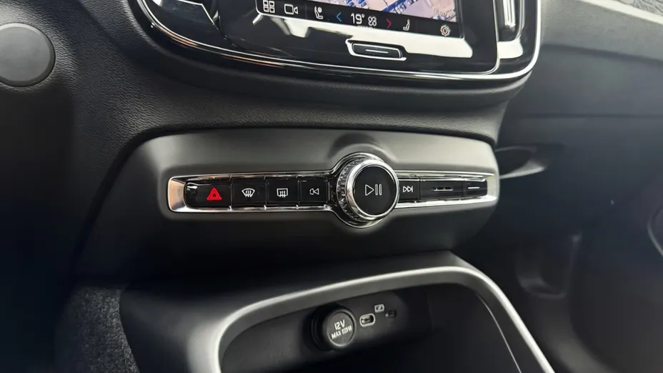 VOLVO XC40 XC40 73kWh Recharge Plus aut
