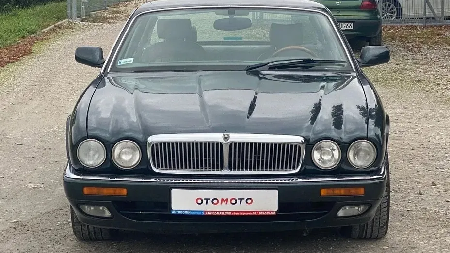 JAGUAR XJ -
