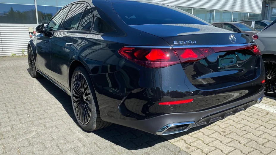MERCEDES-BENZ E Klasa E 220 d mHEV 4-Matic AMG 9G-Tronic