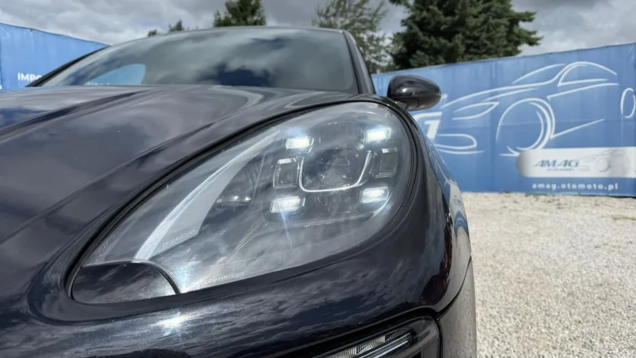 PORSCHE Macan -