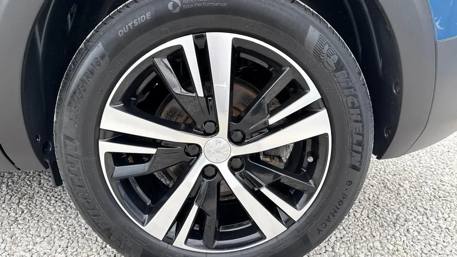PEUGEOT 5008 -