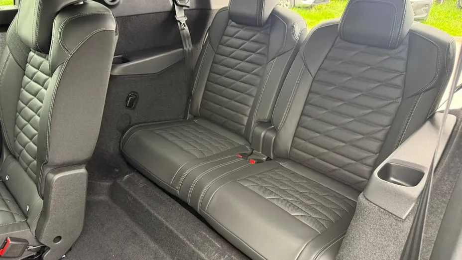 PEUGEOT 5008 5008 1.2 PureTech mHEV GT Exclusive S&S e-DCS6 Nowy