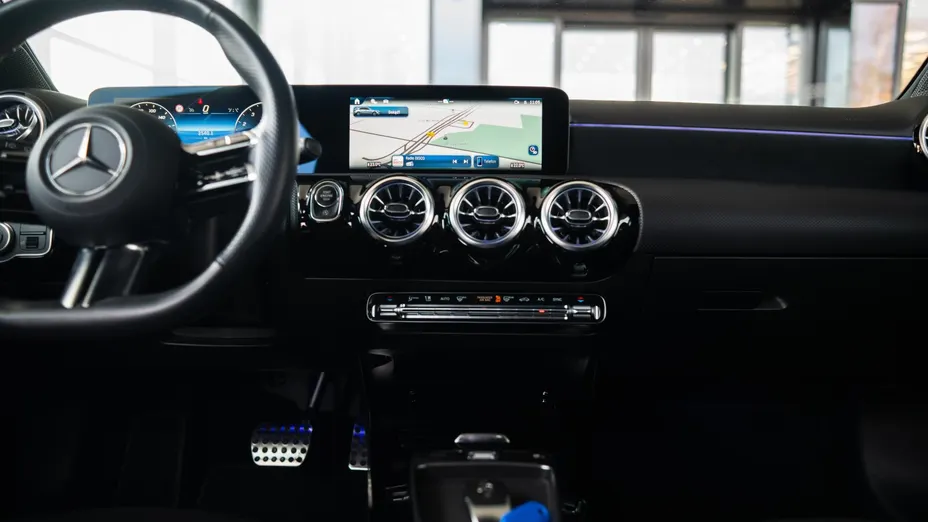 MERCEDES-BENZ A Klasa A 200 AMG Line 7G-DCT