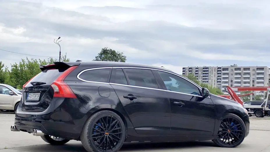VOLVO V60 -