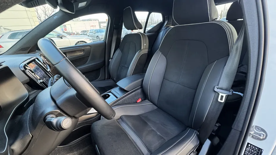 VOLVO XC40 XC40 82kWh P8 Recharge AWD Plus aut