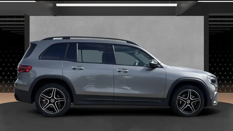 MERCEDES-BENZ GLB GLB 200 mHEV AMG Line 7G-DCT