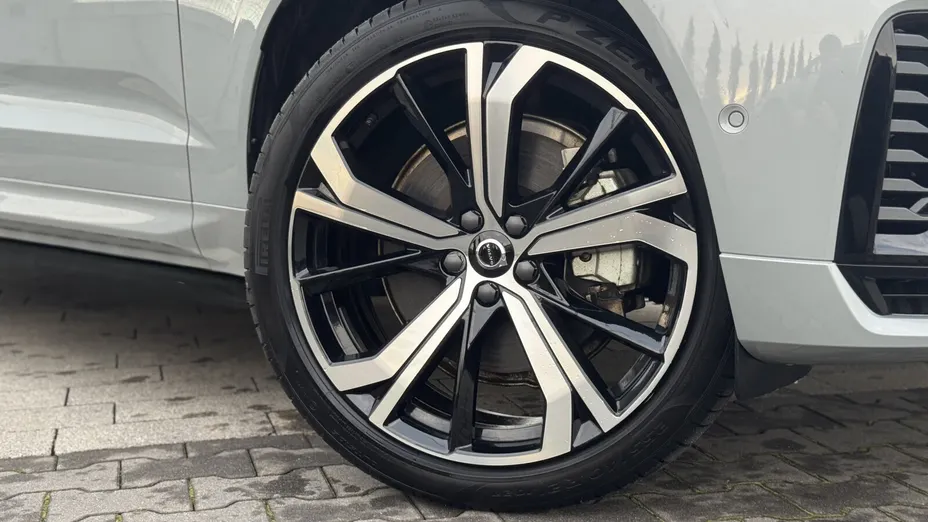 VOLVO XC60 XC60 T6 Plug-In Hybrid AWD Plus Dark aut