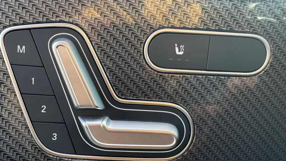 MERCEDES-BENZ GLB GLB 200 mHEV AMG Line 7G-DCT